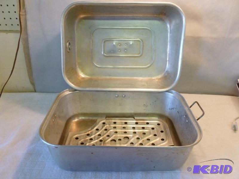 lot 222 image: Large Mirro aluminum roaster pan with lid.&nb...