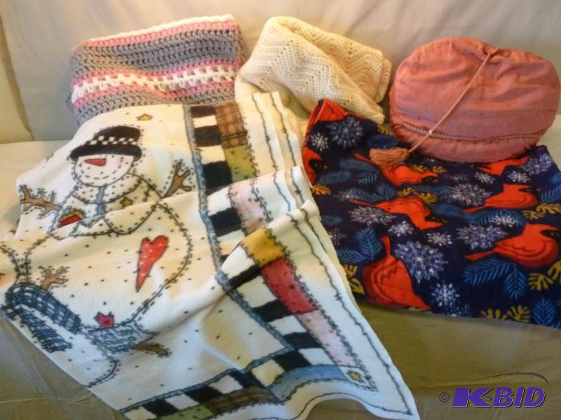 lot 239 image: Lot of good usable blankets....