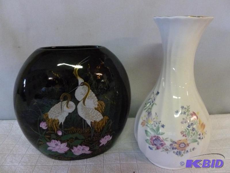 lot 248 image: Lot of two beautiful porcelain vases that inc...