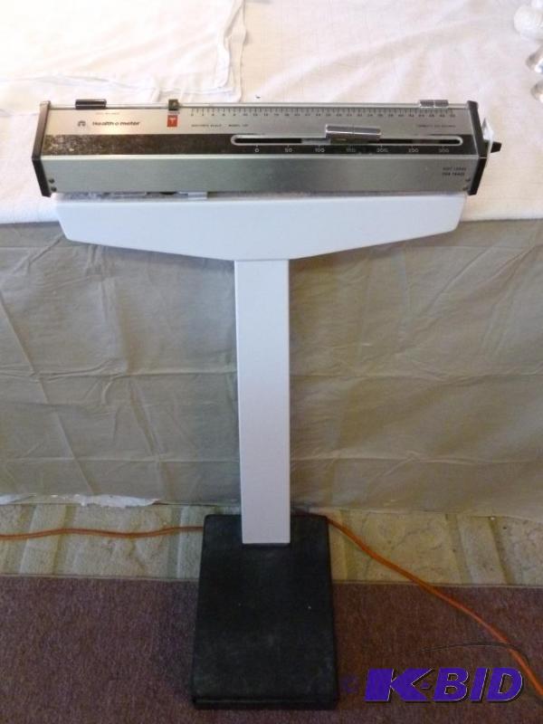 lot 266 image: Health O Meter 350 lbs. capacity doctors scal...