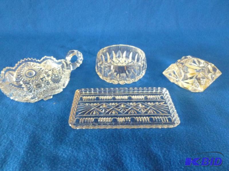 lot 274 image: Lot of three lead crystal glass pieces and a ...