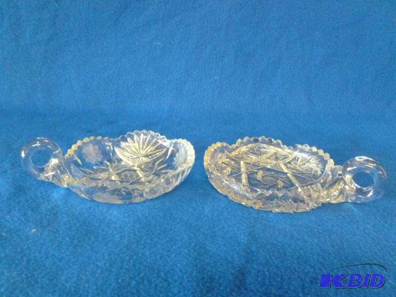 lot 275 image: Lot of two lead crystal glass, handled servin...