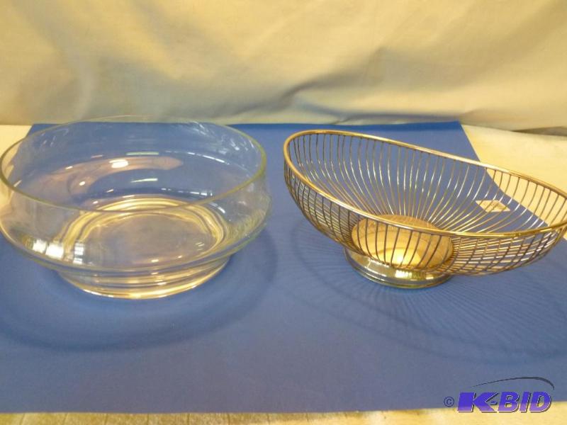 lot 291 image: This lot consists of a vintage Leonard silver...