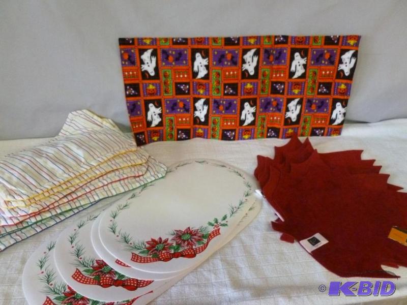 lot 300 image: Large lot of good table placemats that includ...
