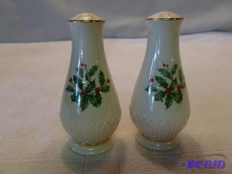 lot 302 image: Lenox holiday porcelain salt and pepper shake...