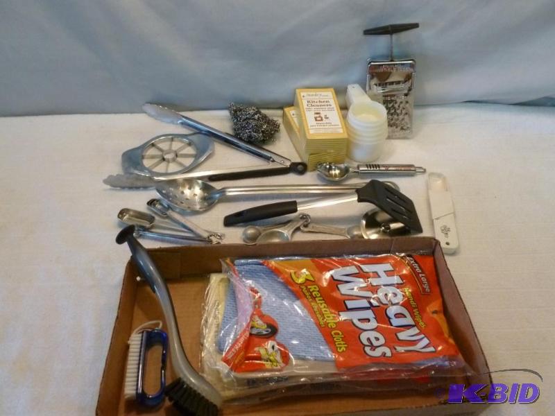 lot 311 image: Lot of good kitchen items....