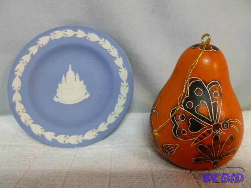 lot 328 image: This lot consists of a Wedgewood " St. P...