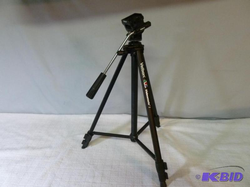 lot 339 image: Velbon Videomate I camera tri-pod model PH-24...
