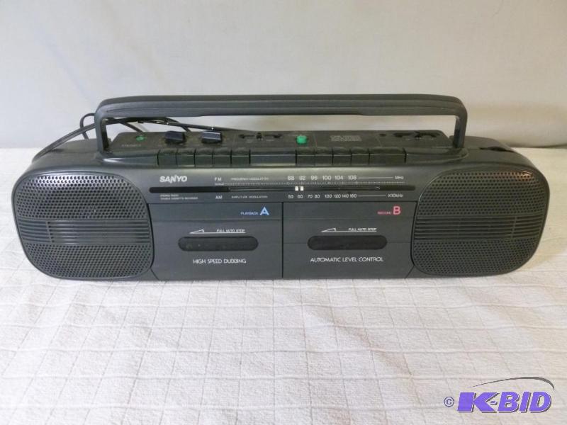 lot 340 image: Sanyo amfm radio with cassette....