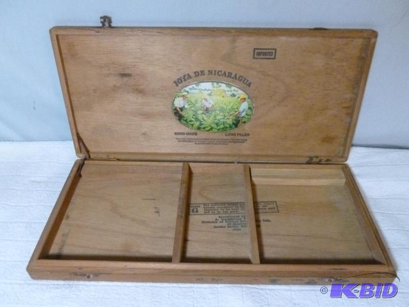 lot 345 image: Large Vintage Joya De Nicaragua wooden cigar ...