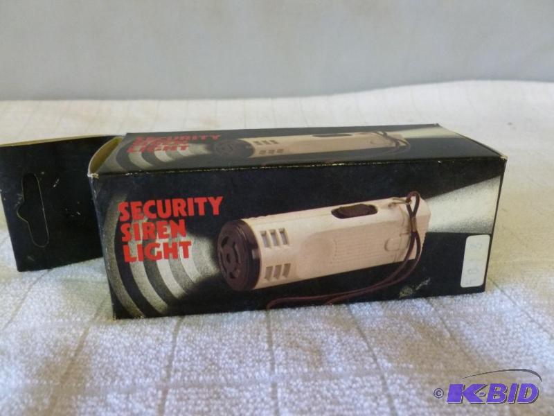 lot 43 image: Personal security siren light, new in the box...
