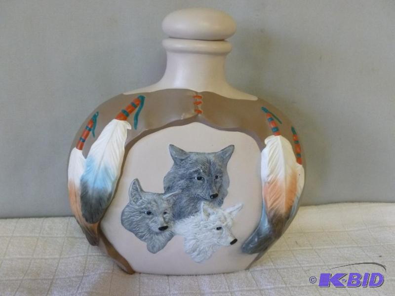 lot 59 image: Beautiful Native American themed ceramic vase...