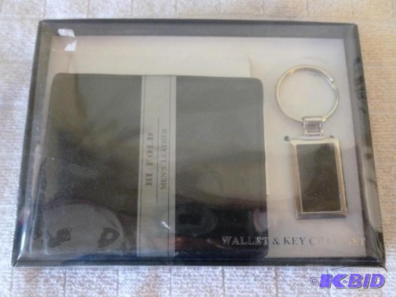 lot 73 image: Mens leather bi-fold wallet and key chain se...