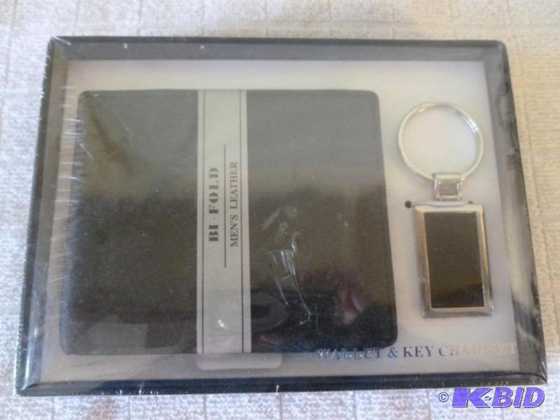 lot 75 image: Mens leather bi-fold wallet and key chain se...