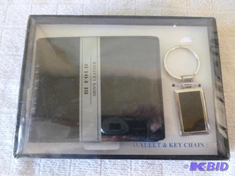 lot 76 image: Mens leather bi-fold wallet and key chain se...