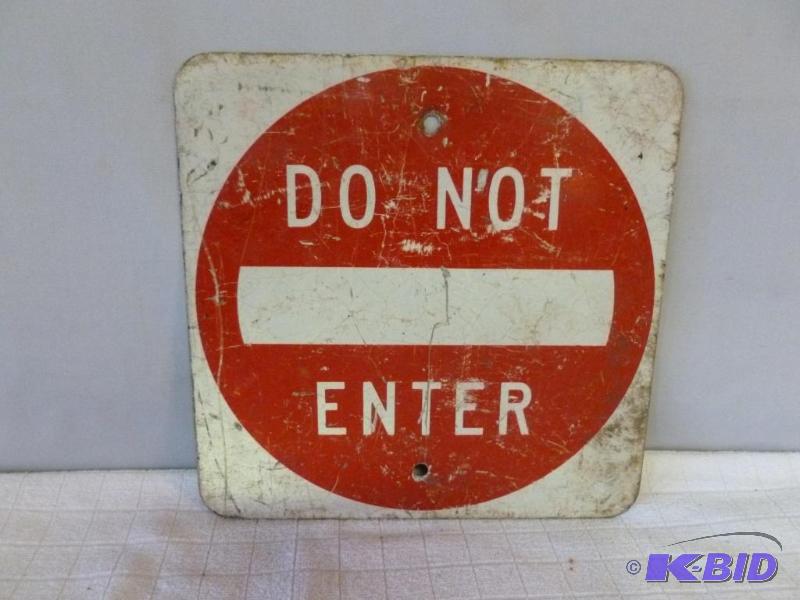 lot 85 image: Heavy gage metal trail sign that measures 12&...