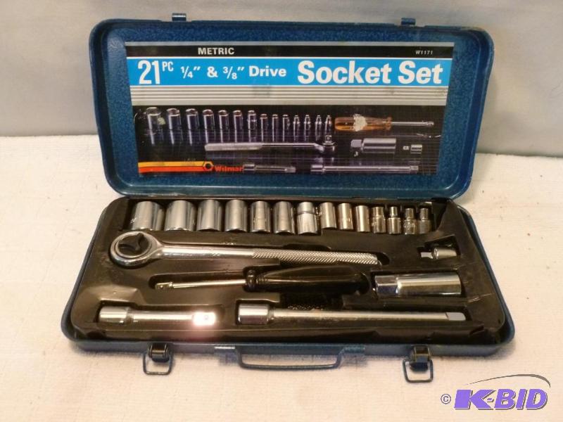 lot 92 image: Wilmar 21 pc. metric socket set, appears to b...