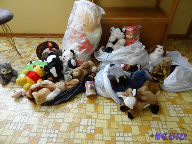 Lot of Misc Stuffed Animals 5 Bags...