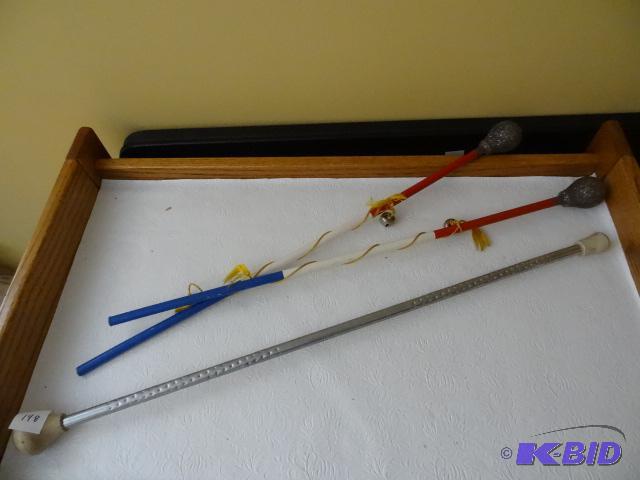 3 Batons...