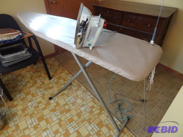 Metal Full Sized Ironing Board. Sun Beam Spra...