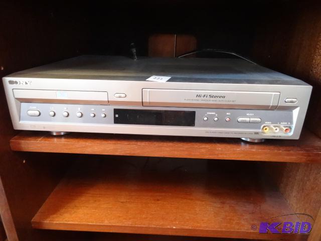 Sony DVD and VHS Player 8LV-D100. Comes with ...