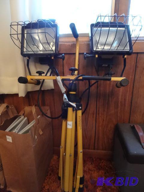Double Halogen Light on Tripod...