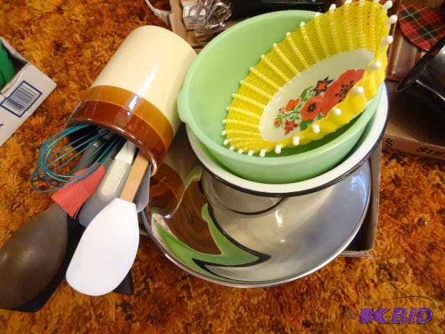 Kitchen Utensils. Bowls, Platter...