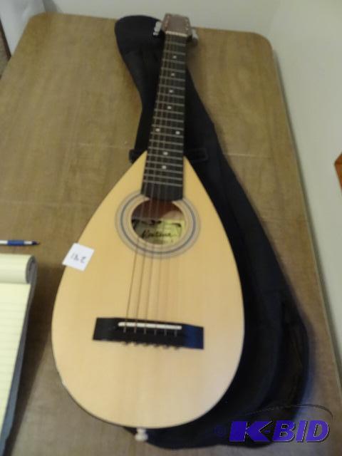 Montana XTG1 Ukeleli with Case...