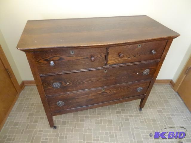 Vintage Wood Dresser on Wheels. 4 Drawer. Sol...