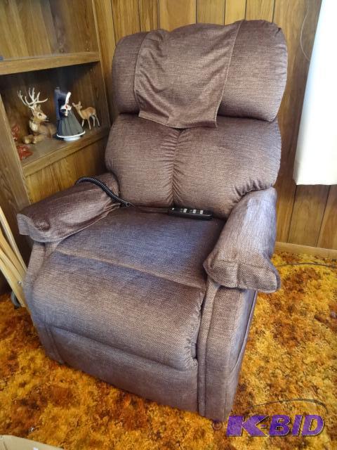 New lift chair. Functions perfectly. Top of t...