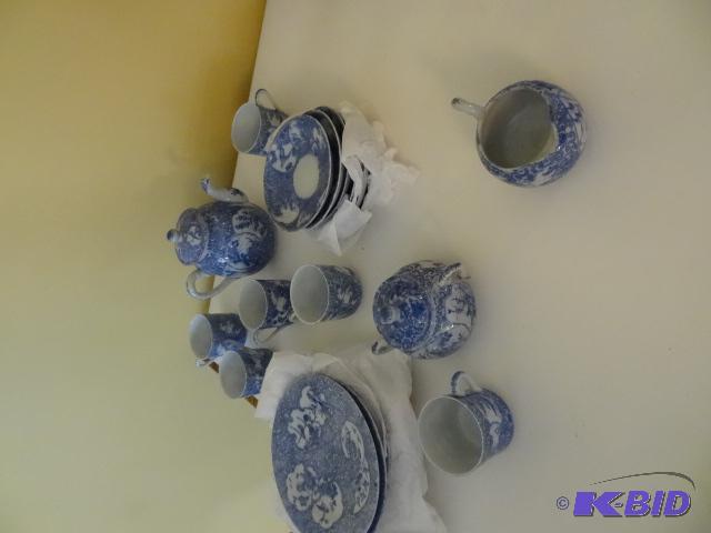 Vintage Porcelain Tea Set. 6 Setting...