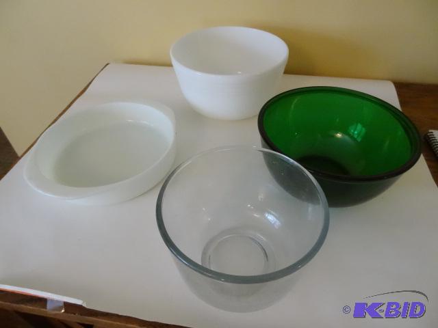 3 Glass Mixing Bowls and a Glass Pie Pan...
