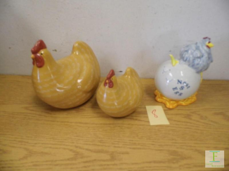 Chickens wNest Egg Bank