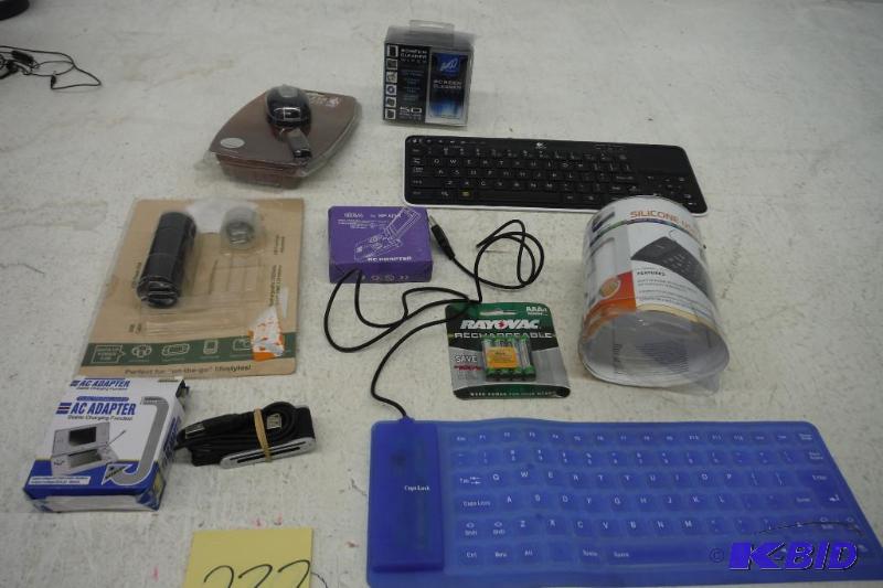 lot 237 image: Lot of electronic accessories