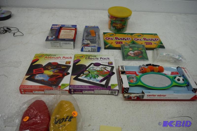 lot 238 image: Lot of kids toys