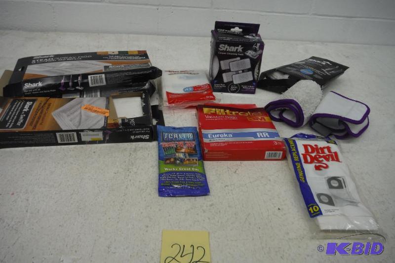 lot 242 image: Lot of Cleaning Items