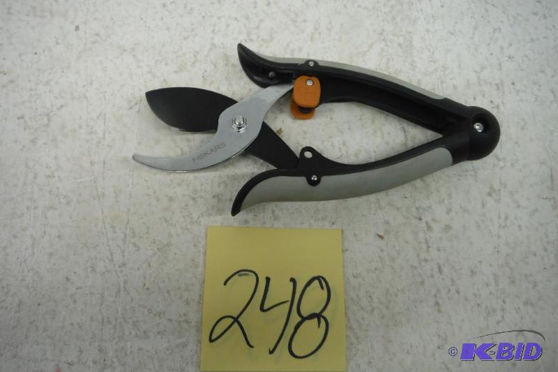 lot 248 image: Fiscars trimming snips Blade is slightly damaged