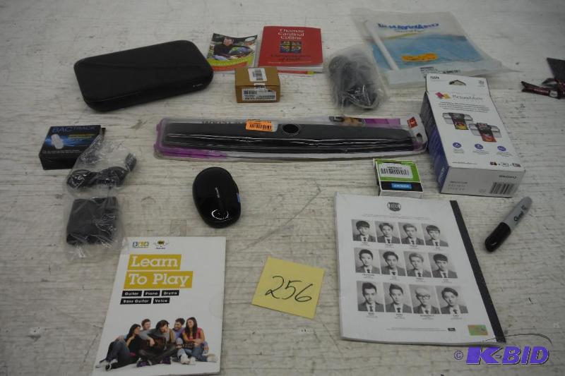 lot 256 image: Lot of 15 Items
