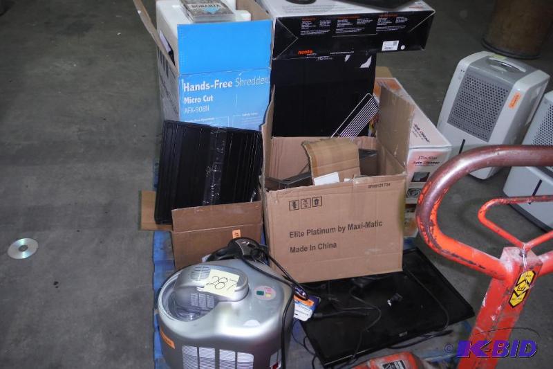 lot 287 image: Lot of Broken paper shredders, ice cream maker and misc.