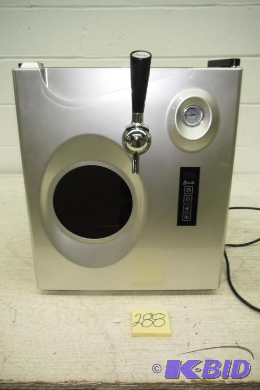 lot 288 image: Avanti CB350S-IS PORTABLE PARTY PUB WSS CABINET & HANDLE- Untested broken power plug easy fix