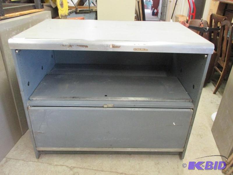 2 Door cabinetshelf unit...