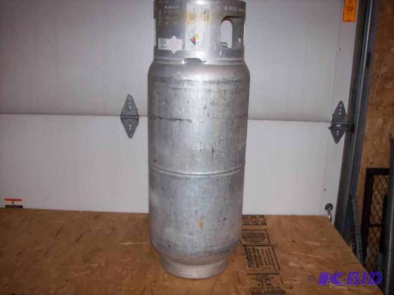 lot 8 image: 40# forklift propane tank with fuel gauge all...