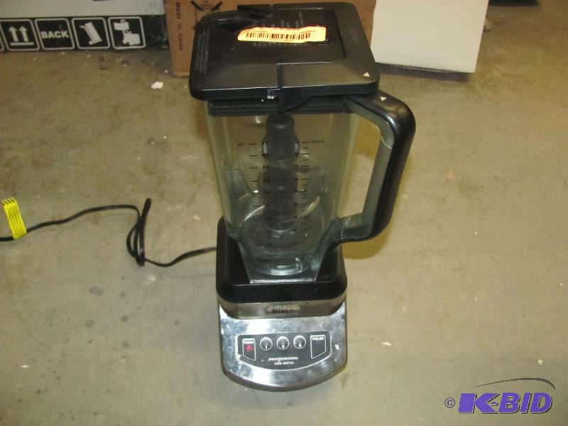This NINJA XL Professional 1000-Watt Blender ...