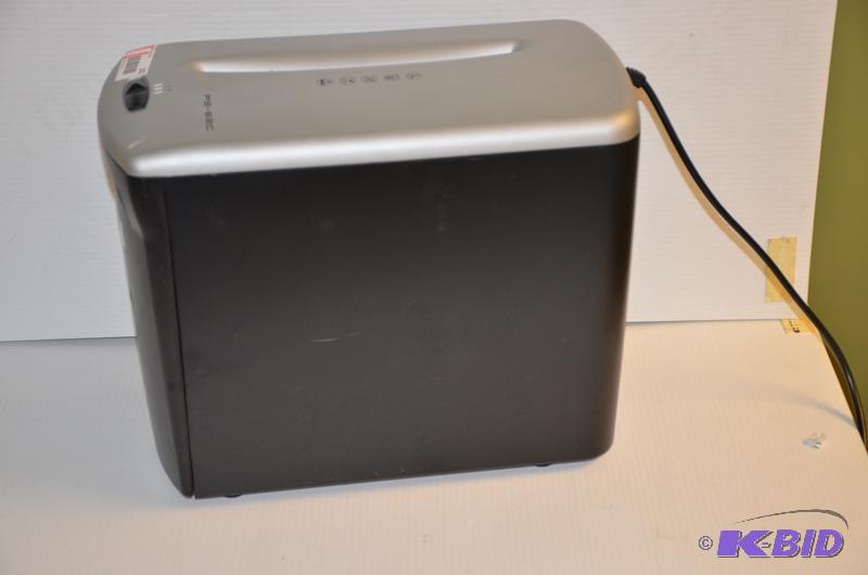 lot 101 image: Fellows PS-62C shredder - powers up...