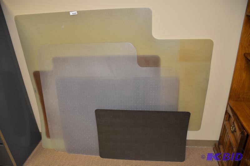 lot 22 image: Group of 6 floorchair mats. The largest is 6...