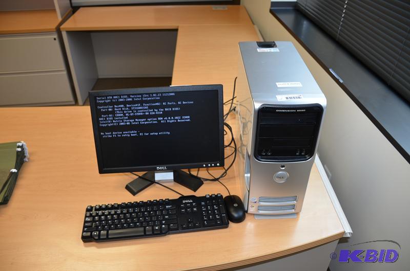 lot 24 image: Dell Dimension E520 computer with monitor E17...