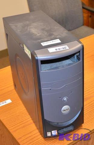 lot 30 image: Dell Dimension 460 powers up. No monitor incl...