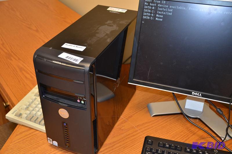 lot 32 image: Dell Vostro 200 computer powers up, no operat...