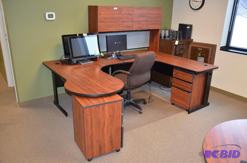 lot 5 image: Beautiful wood U shaped desk & office cha...