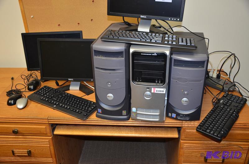 lot 95 image: Three computers - Dell Dimension E520 powers ...